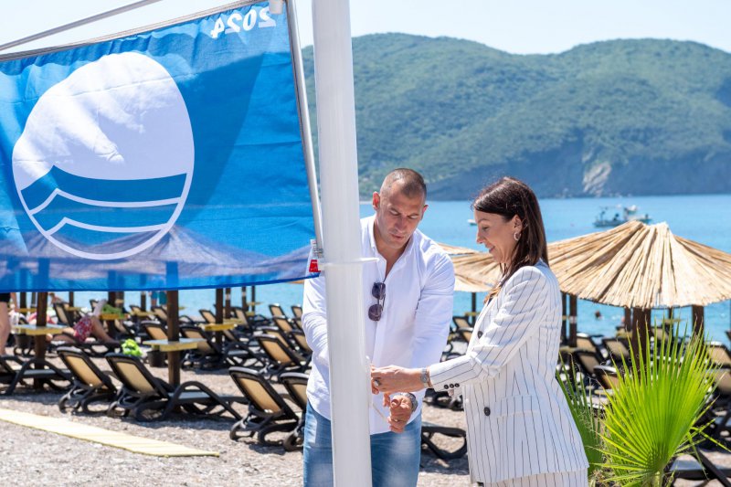 Podignute prve Plave zastavice za 2024. godinu: Prestižno priznanje zalužili jedna marina i  39 plaža